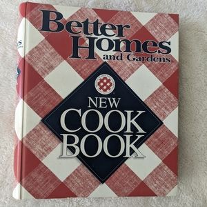 Better Homes and Gardens New Cookbook. Lightly Used. CR 1996